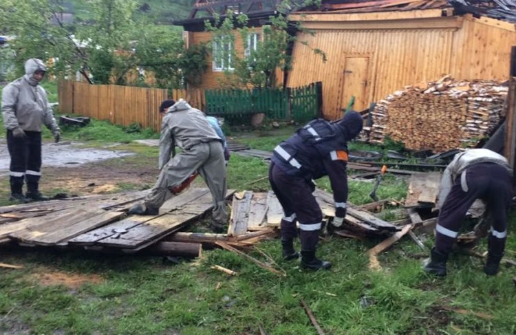 У жильцов дома в российском поселке унесло крышу: Дом: Среда обитания: tarlsosch.ru