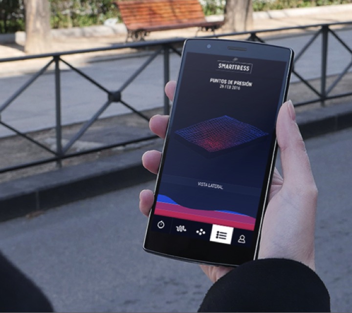 Информацию о творящемся на матрасе матрас передает на смартфон.