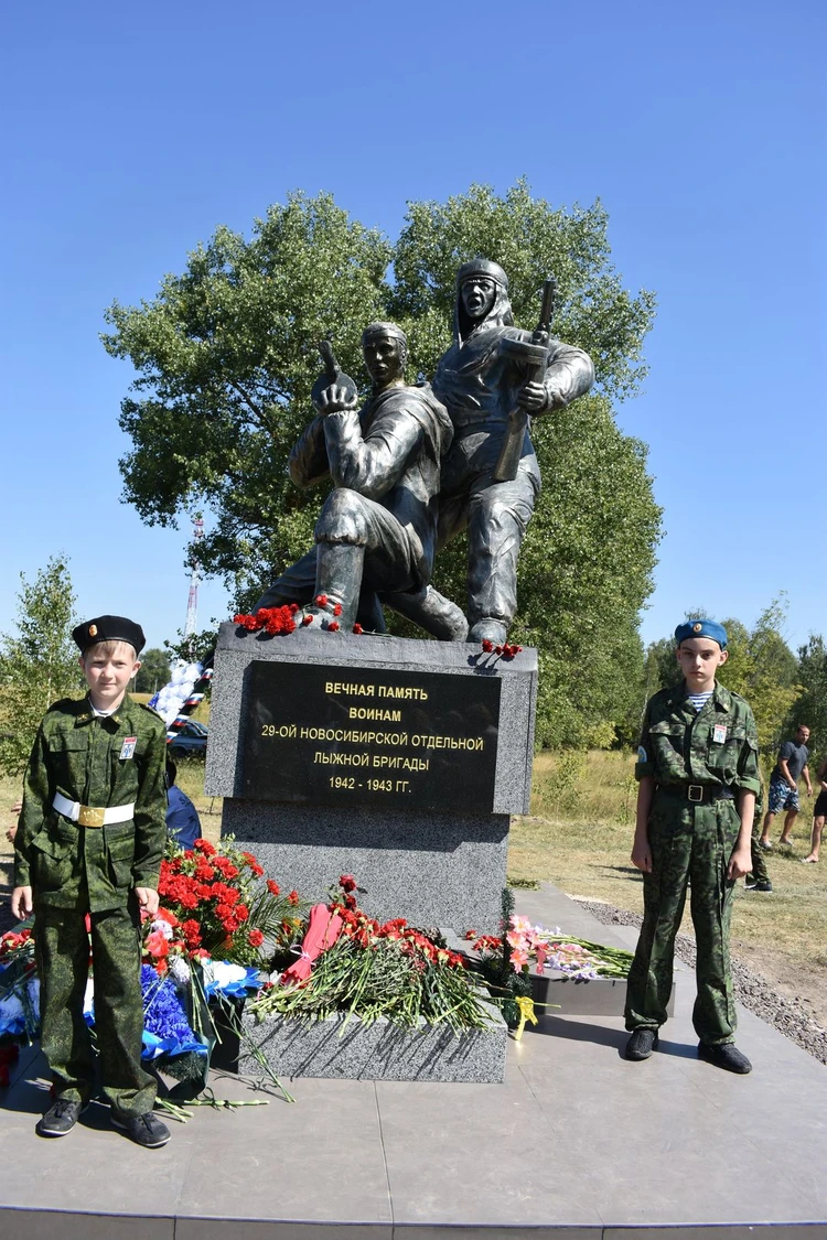 Сибирячка добилась, чтобы воинам Новосибирской лыжной бригады поставили  памятники - KP.RU