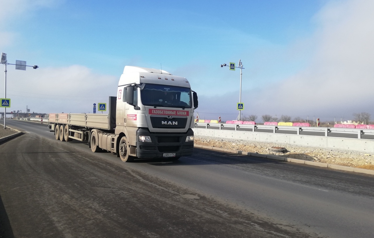 На старой Керченской трассе пробки летом были из-за фур. Теперь поток машин распределят по другим развязкам.