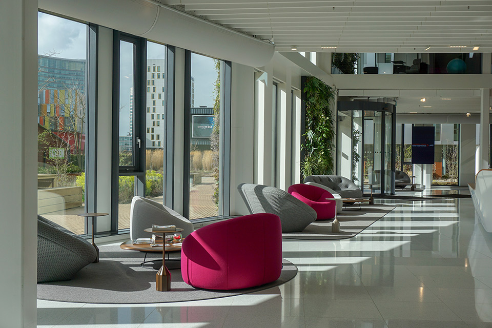 Внутри офиса Poly.