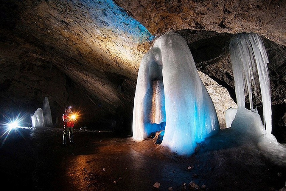 Аскинскую пещеру иногда называют «Дворцом Снежной королевы»