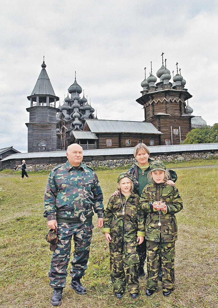 Признание Юрия Лужкова: Часами валяться на диване и пялиться в ящик - для  меня ужас - KP.RU