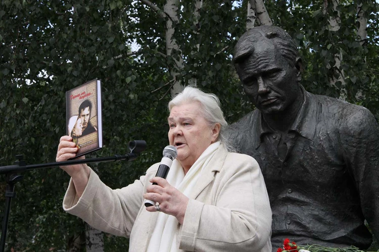 Ренита Григорьева написала книгу о Шукшине «На пути к Дому: Сибирские дневники».