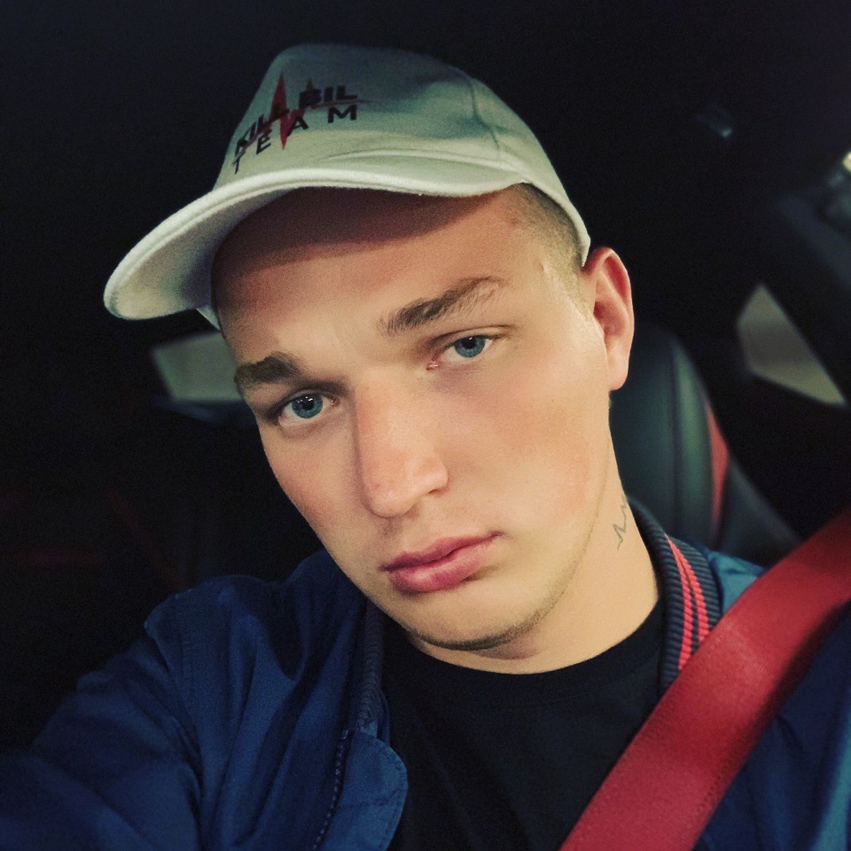 25-летний Эдвард Бил (настоящее имя Эдуард Биль) родом из Молдовы