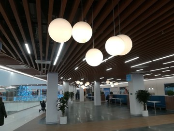 На третьем этаже расположился ресторанный дворик, но он пока пустует.