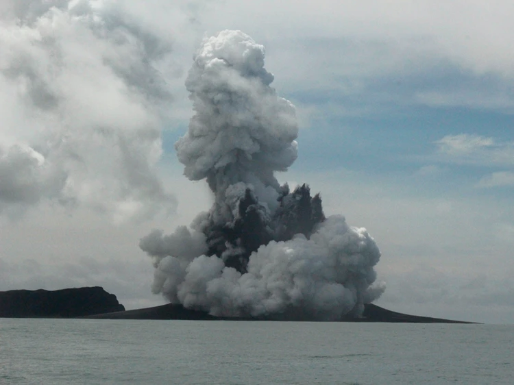 Извержение вулкана Хунга Тонга, январь 2022 г.