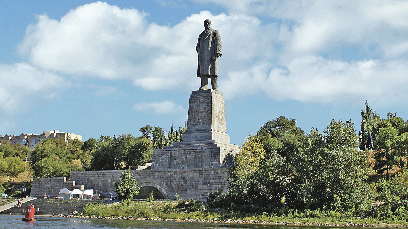 статуя сталина на волго доне