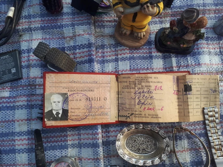 Это уже предел: Пенсионеры в Кишиневе продают удостоверения своих отцов-ветеранов  Великой Отечественной - "Надо же что-то есть" - KP.MD