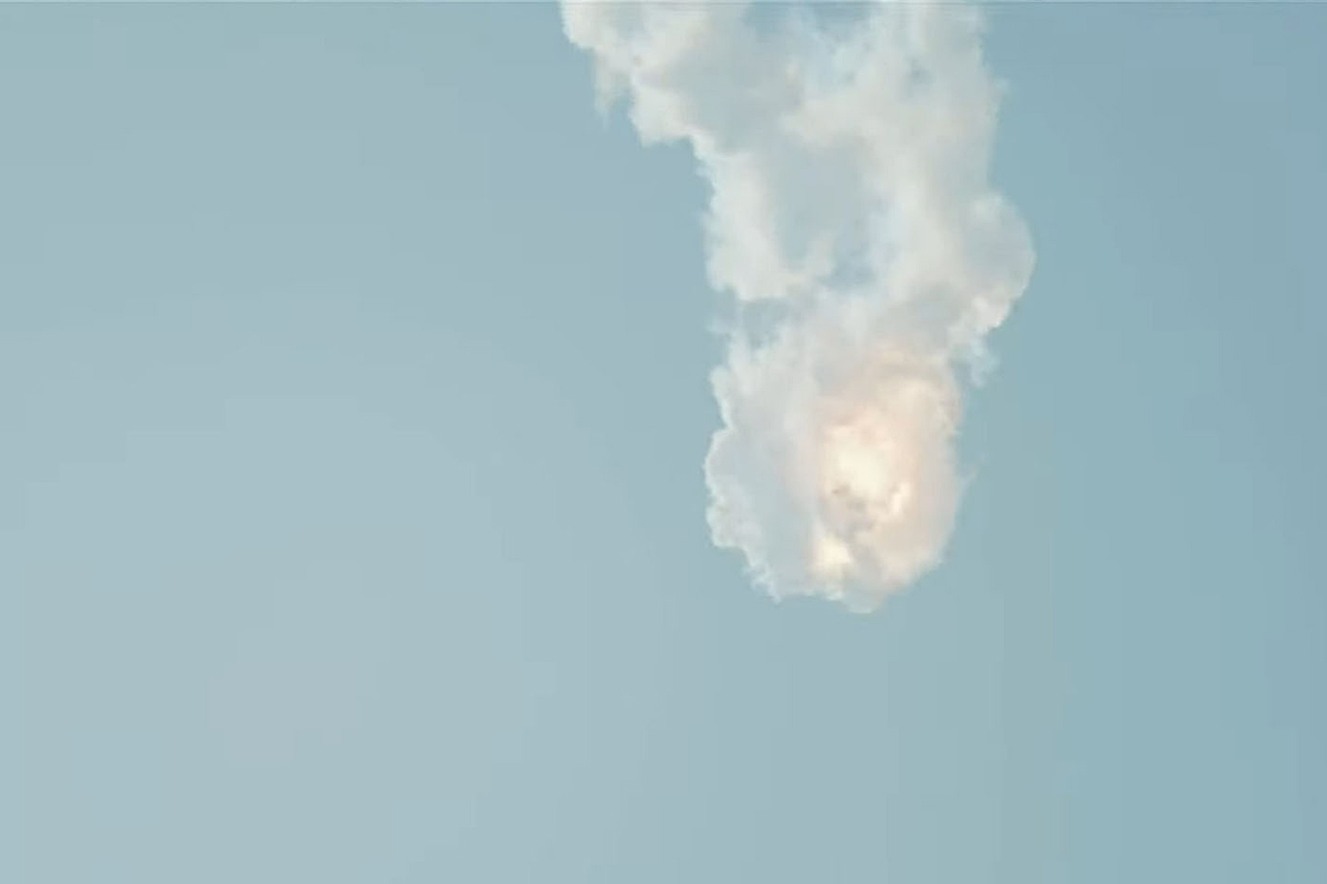 Момент контролируемого подрыва ракеты «Старшип». Фото: SpaceX