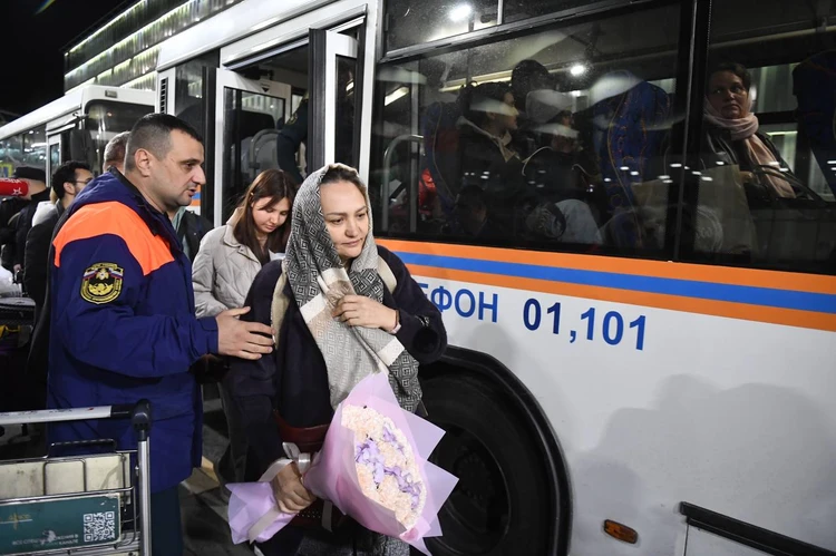 V Moskve utečencov čakali dobrovoľníci s páperovými bundami, teplými topánkami a ďalšími potrebnými vecami