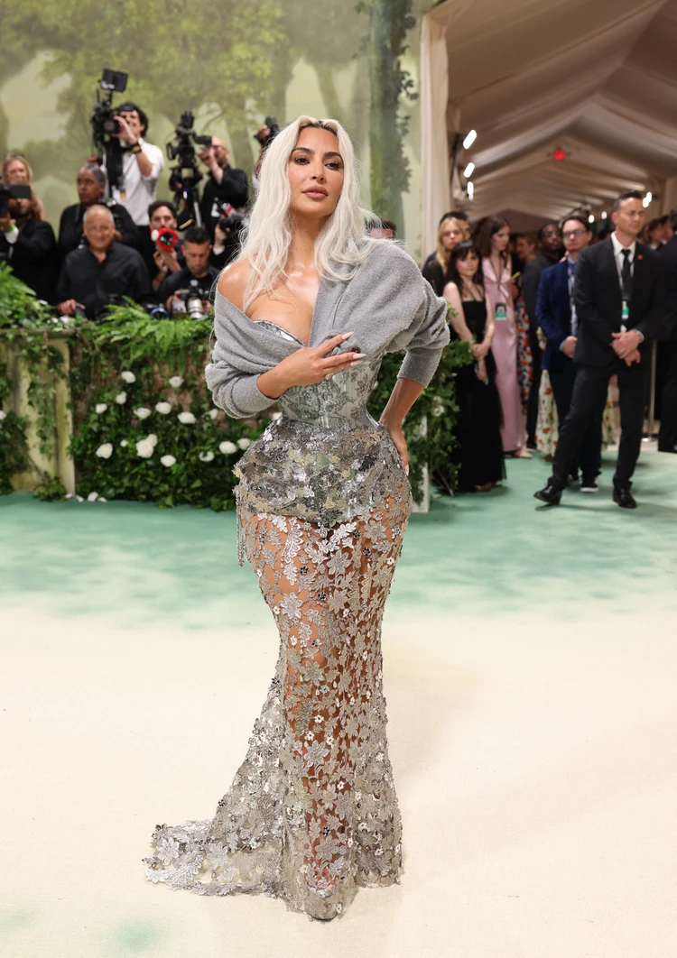 Дженнифер Лопес и Рита Ора пришли на Met Gala 2024 в голых нарядах - KP.RU