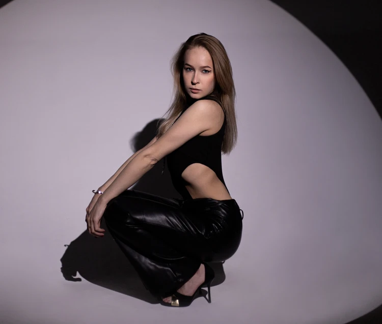 Көшеде жұлқылап жатқан ер адамның порно видеосы Меган Фокс порно жалған