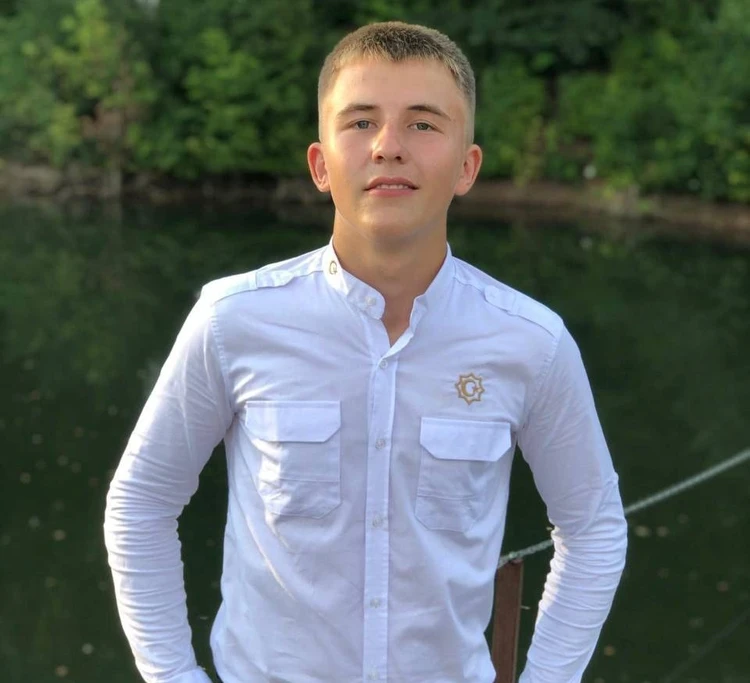 Родители с трудом переносят потерю младшего сына. Фото: личный архив родных погибшего.