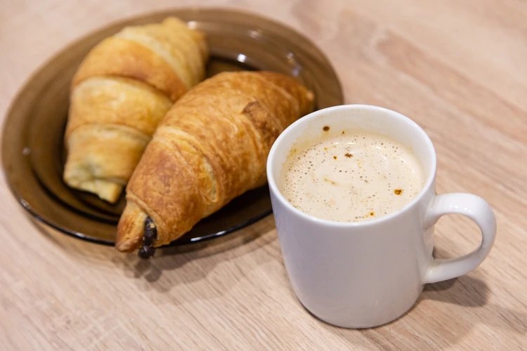 Сладости и выпечку иногда можно себе позволить.