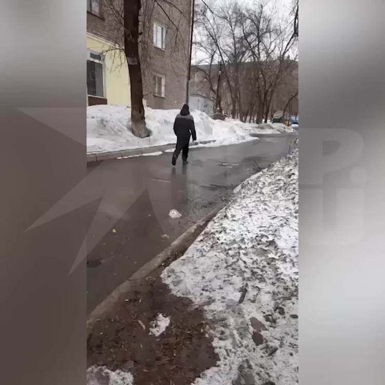 Школьница из Уфы сняла на видео мужчину, который до нее домогался