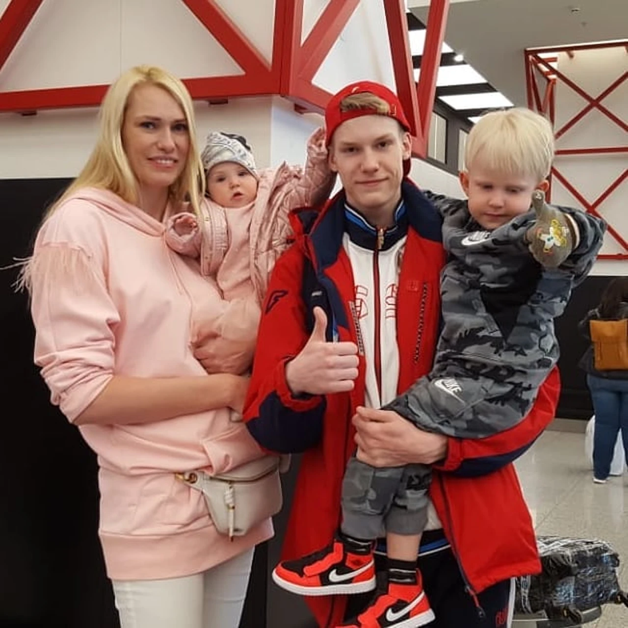 Италиядағы порностудиялар Мылқау жалаңаш аққұбалар