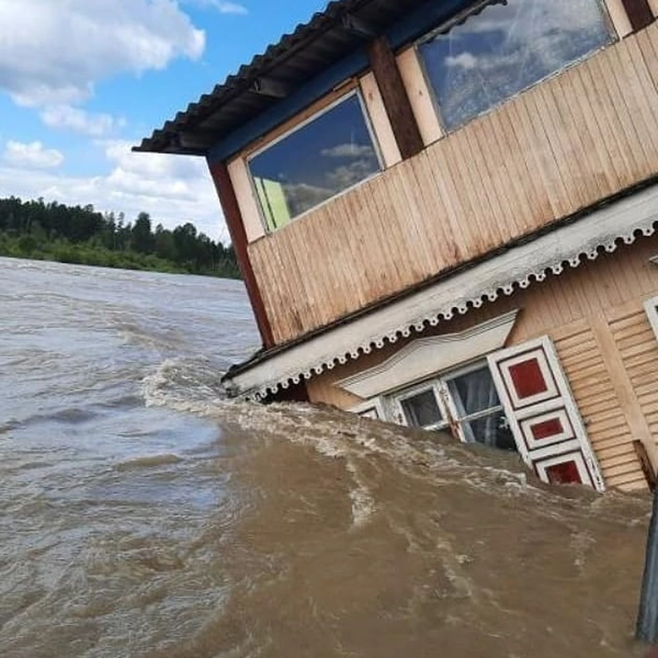 Дом смыло в садоводстве на берегу реки Китой в Ангарском районе - KP.RU